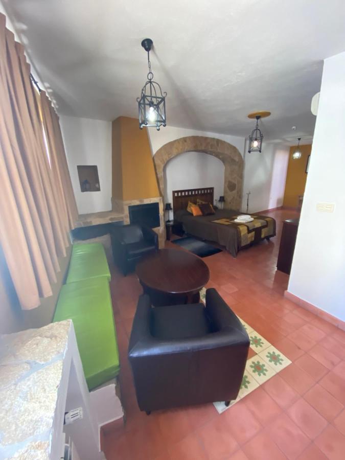 Hotel Rural La Posada De Las Cigueenas Jerez De Los Caballeros Exterior photo