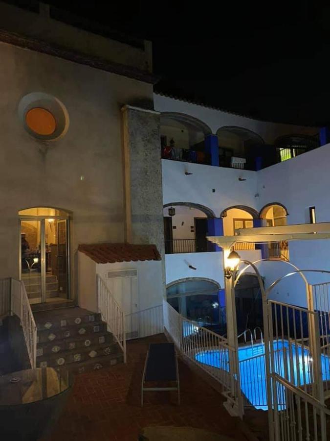 Hotel Rural La Posada De Las Cigueenas Jerez De Los Caballeros Exterior photo