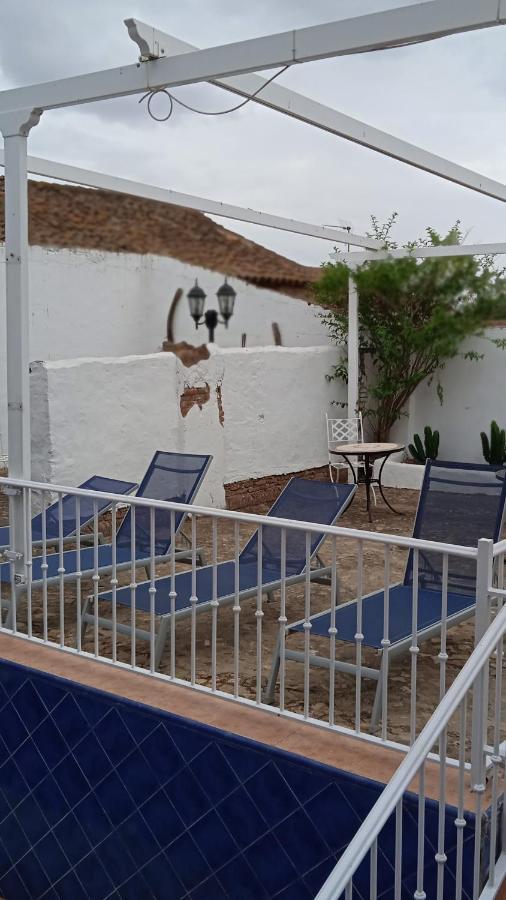 Hotel Rural La Posada De Las Cigueenas Jerez De Los Caballeros Exterior photo